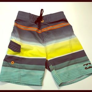 🏄🏼‍♂️ Boys Billabong Boardshorts Size 5 🐠